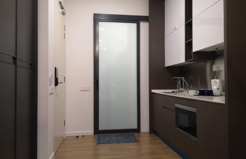Golden Triangle Apartment | Charming Log Cabin Retreat in Heart of KL with Pool