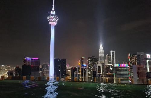 Bukit Bintang Apartment | Romantic Log Cabin in KL - Walk to Attractions & Pool