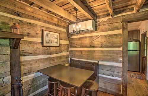 Faber Cottage | Enchanting Log Cabin Retreat at Delfosse Winery
