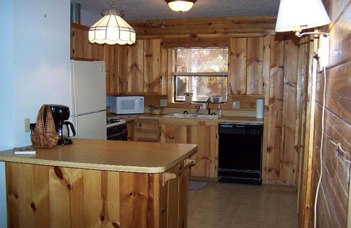 Jasper Cabin | Cozy Log Cabin Retreat by Buffalo National River, Rated 9.8