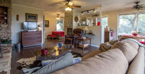 Georgetown House | Romantic Luxury Cottage Rental for Two with Fireplace in Texas Hill Country