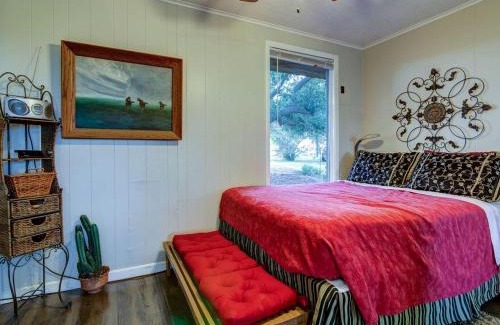 Georgetown House | Romantic Luxury Cottage Rental for Two with Fireplace in Texas Hill Country