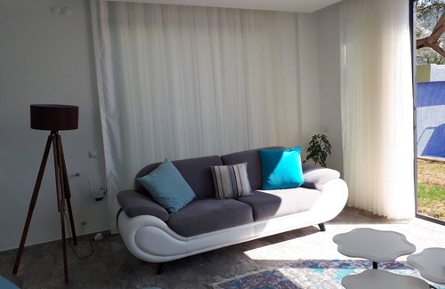 Islamlar House | Romantic Honeymoon Hideaway with Ocean Views and Pool