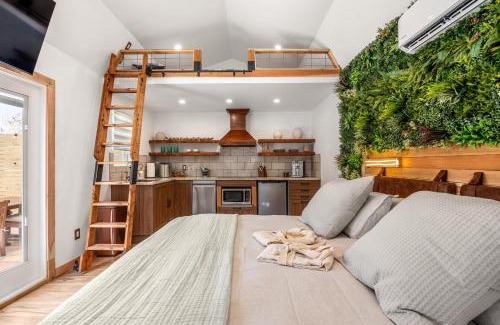 Wimberley Villa | Romantic Luxury Retreat hot cold pool & sauna
