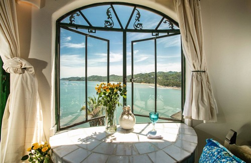 Sayulita Villa | Enchanting Villa Poema de Amor with Oceanfront Pool