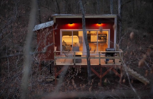 Fairdealing Apartment | Enchanting Mark Twain Current River Treehouse Retreat
