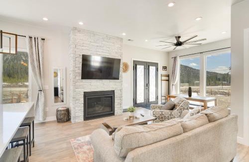 Saint Mary's House | Enchanting Mountain Retreat with Scenic Views & Hot Tub