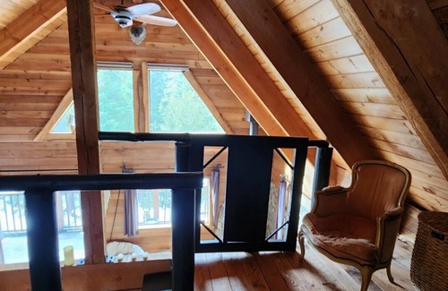 D'Arcy Cabin | Romantic Off-Grid Cabin with Ocean View & Hot Tub