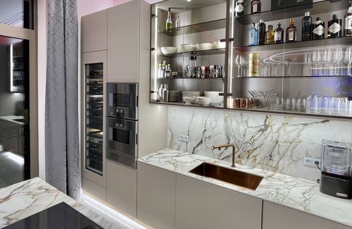 Inner City Budapest Apartment | Elegant Penthouse Retreat in Downtown - Guest Rated 10/10