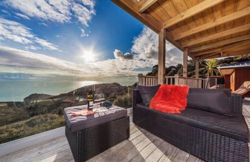 New Lynn House | Oceanfront Romantic Piha: 5-Star Getaway with Ocean Views