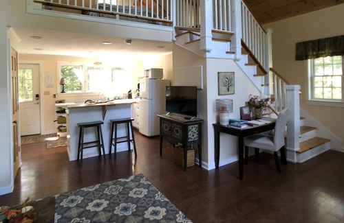 Bennington Cottage | Romantic Private Vermont Cottage, dogs welcome