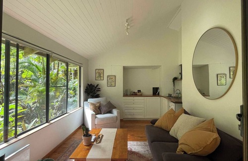 Currumbin Valley Cabin | Romantic Rainforest Rockpool Cabin in beautiful Currumbin Valley