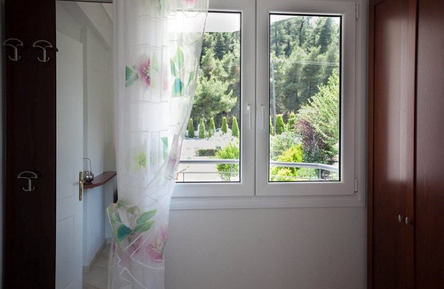 Polichrono Apartment | Romantic Getaway in Palm Garden by the SEA - Perfect for Couples