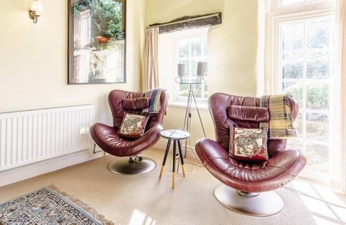 Skipton House | Romantic River Cottage. Private Use of Country Estate