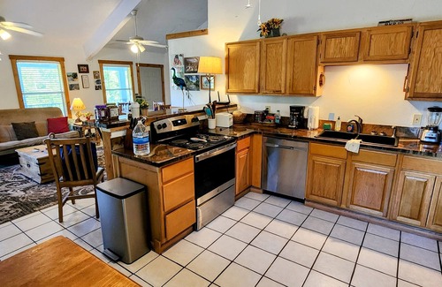 Leakey Cabin | Exquisite Riverfront Cabin Retreat with Spa & Breakfast