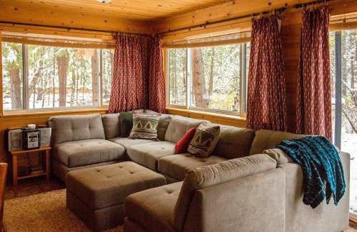 Winthrop House | Enchanting Riverfront Cottage Just 1 Mile from Winthrop!