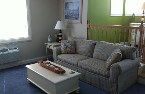 Edgecomb Apartment | Idyllic Sheepscot Harbour Studio #308 with Breakfast Included