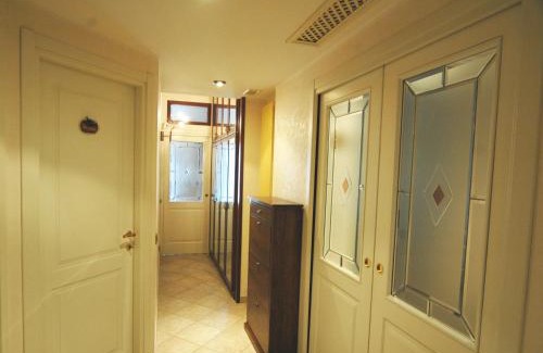 Zona XIX Casal Morena Apartment | Enchanting Rome: Deluxe Apartment with Jacuzzi for Two