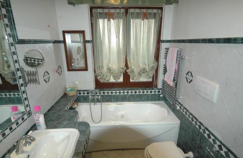 Zona XIX Casal Morena Apartment | Enchanting Rome: Deluxe Apartment with Jacuzzi for Two