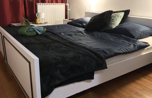 Ljubljana Bed & Breakfast | Cozy Romantic Room with Balcony and Kitchen Amenities