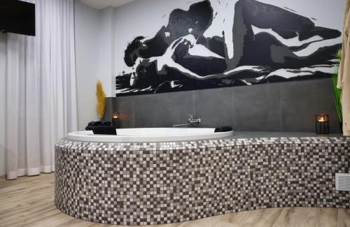 Siauliai Apartment | Romantic Room in Šiauliai with Hot Tub & Pet-Friendly Feel