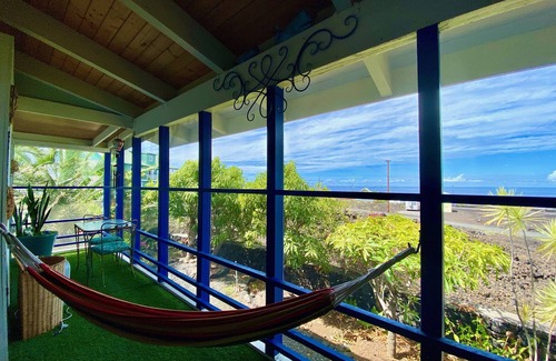 Captain Cook Cottage | Relaxing Oceanfront Cottage "POI*13" with Pool & Breakfast