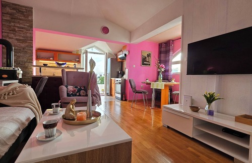 Zadar Apartment | Enchanting Sea-View Apartment in Zadar with Pool & Wi-Fi