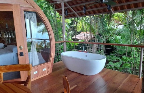 Manuel Antonio Cottage | Romantic Jungle Cottage with Private Tub & Ocean View
