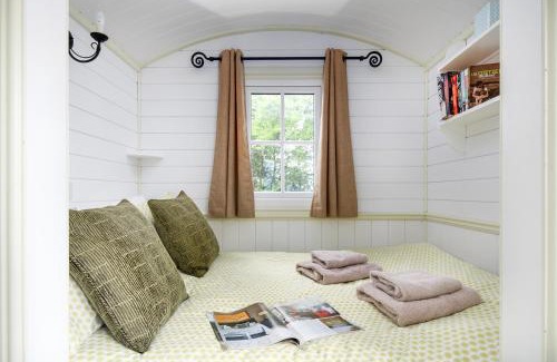 Kenilworth House | Inviting Shepherds Hut Getaway in Kenilworth, Rated 9.6/10
