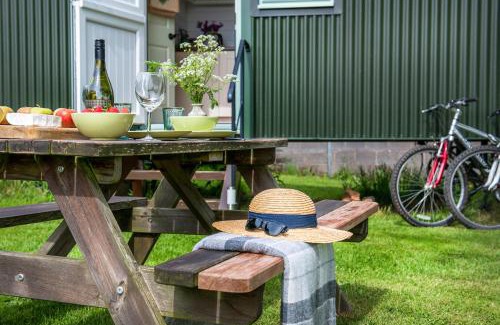 Kenilworth House | Inviting Shepherds Hut Getaway in Kenilworth, Rated 9.6/10