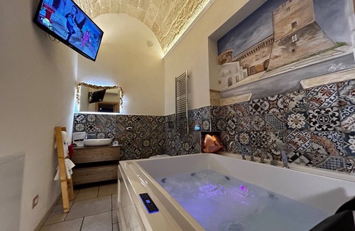 Centro Storico Bed & Breakfast | Romantic Spa Suite with Jacuzzi – Historic Pulsano Escape