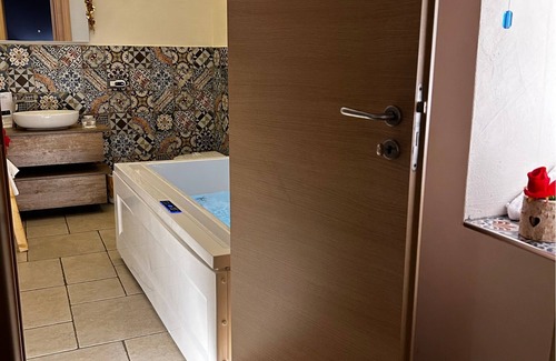 Centro Storico Bed & Breakfast | Romantic Spa Suite with Jacuzzi – Historic Pulsano Escape