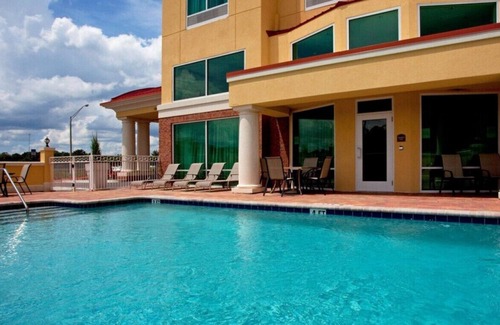 Jacksonville House | Romantic Suite for Your Next Sweet Vacation!