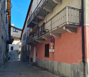 Oulx Apartment | Pet-Friendly Oceanfront Retreat at Casa Vacanze Oberje