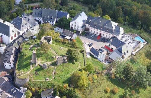 Kronenburg House | Romantic Suite at Burghaus and Villa Kronenburg Awaits