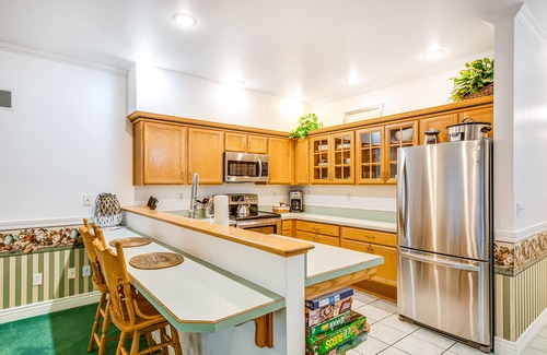 Ocean Shores Condo | Romantic Oceanfront Suite with Fireplace & Jetted Tub