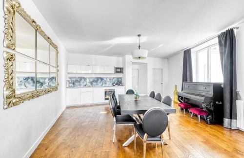 Montmartre Apartment | Enchanting Montmartre: Gourmet Delights & Scenic Terraces