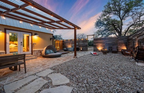 Wimberley Villa | Romantic Retreat with Heated Pool & Hot Tub in Wimberley