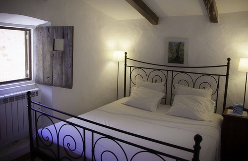 Fornalutx House | Romantic Town House with Roof Terrace & Free WiFi Awaits