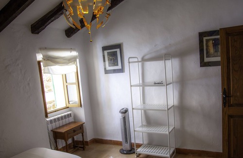 Fornalutx House | Romantic Town House with Roof Terrace & Free WiFi Awaits