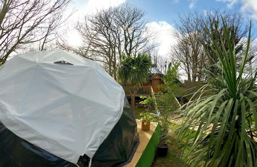Camborne House | Romantic Treehouse Retreat with Hot Tub & BBQ Lodge