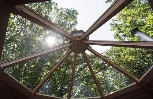 Camborne House | Romantic Treehouse Retreat with Hot Tub & BBQ Lodge