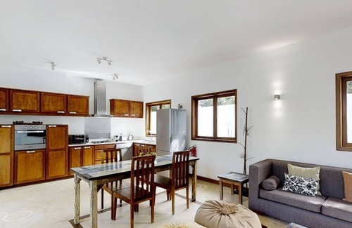 Pereybere House | Romantic Villa with Ocean View, Steps from the Beach