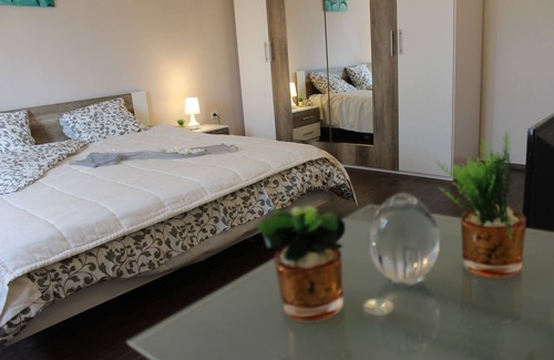 Dicmo Villa | Idyllic Villa Julia: Relaxing Pool & Family-Friendly Amenities