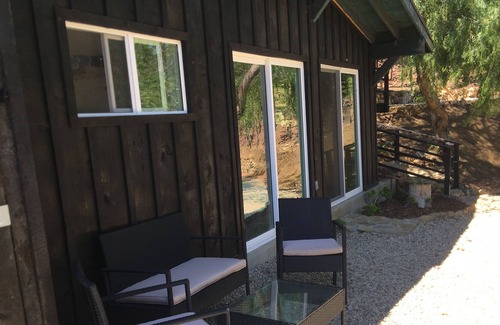 Malibu Cottage | Romantic Vineyard Cottage Oasis*Writers/Creatives Paradise*Stunning Canyon View*