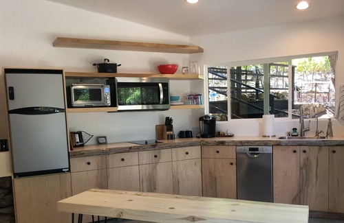 Malibu Cottage | Romantic Vineyard Cottage Oasis*Writers/Creatives Paradise*Stunning Canyon View*