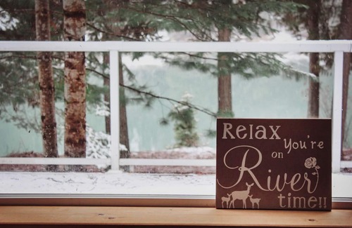 Clark Fork Cabin | Romantic Waterfront Cabin with Pool on Clark Fork River