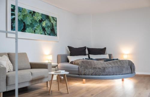 Graz City Centre Apartment | Romantic Wellness Apartment for 2 with Private Sauna & Whirlpool - Free Parking, Quiet City Center by HERO HOMES