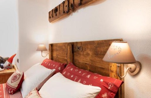 Valtournenche Apartment | Romantica Camera: Top-Rated Getaway with 9.5/10 Score