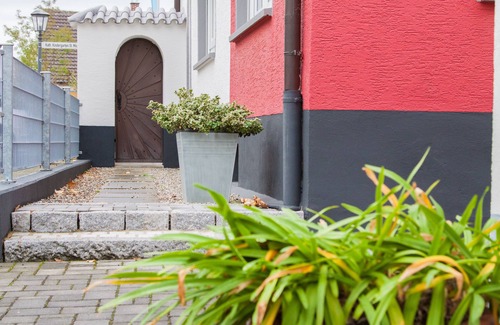 Rust House | Discover Romantica: Family-Friendly Retreat in Rust